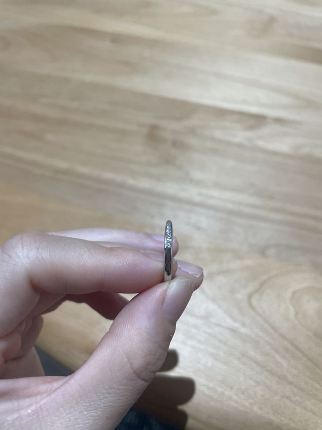 リボンの切れ目のように終わりがハの字切りです。