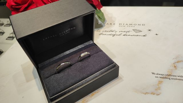 長く使える木製ボックスで、着用できない時の保存に適してます。