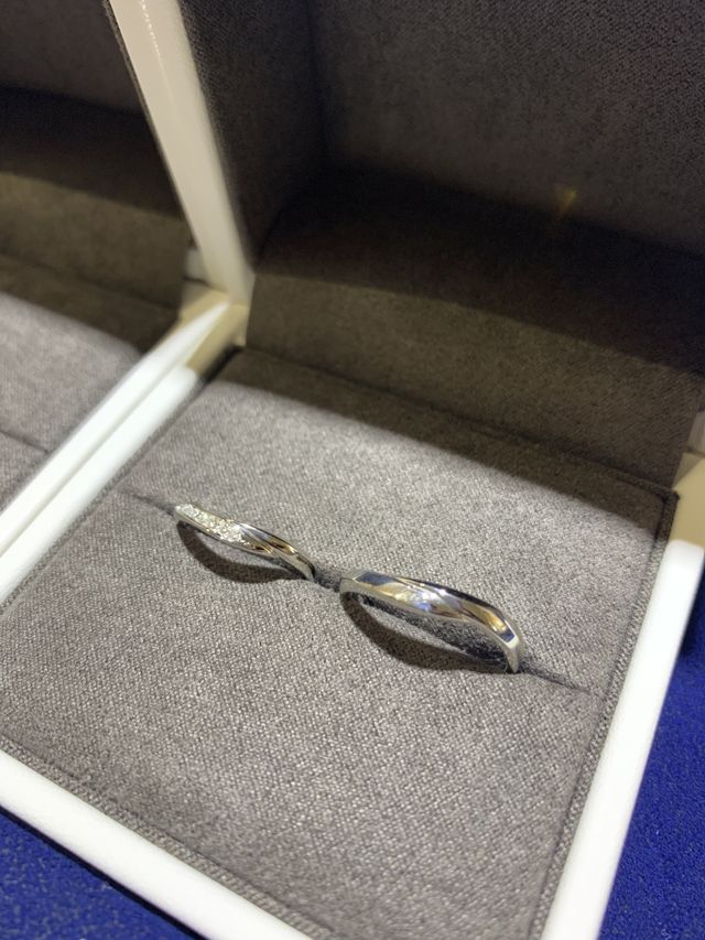 シンプルなデザインだがダイヤのカッティングにこだわりました