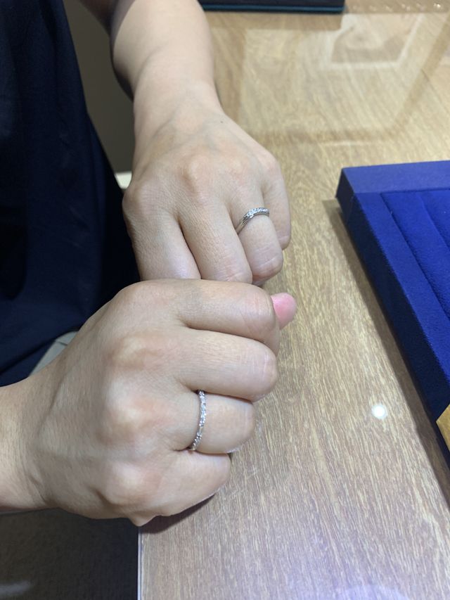 左薬指が本製品になります。
