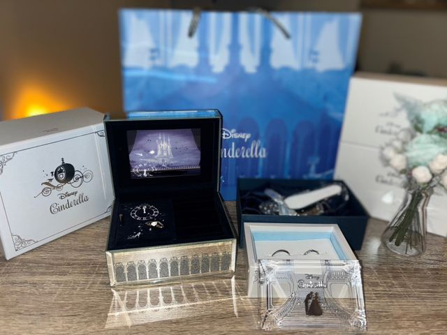 ガラスの靴やオルゴールのリングケースもつけることができます。