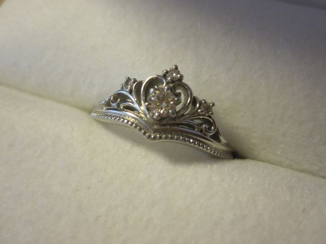 ティアラモチーフです。正面より撮影。