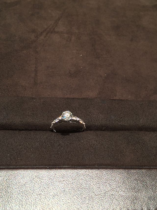 指輪のサイズ直し前に店頭で撮影させて頂いたもの
