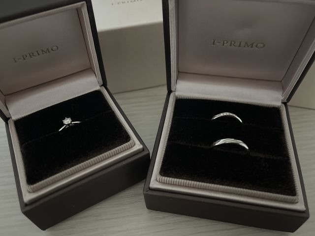 婚約指輪と結婚指輪です。