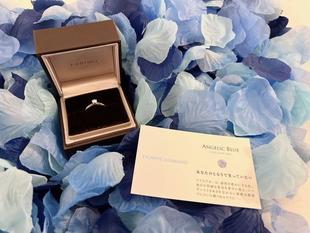 内側の想いの込められたブルーの石がとても気に入りました！