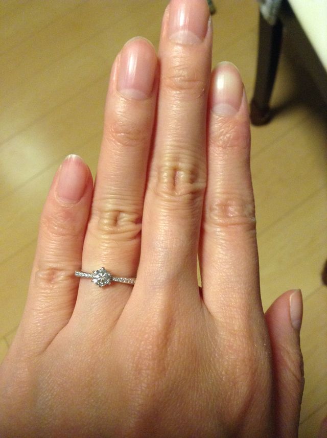 婚約指輪です