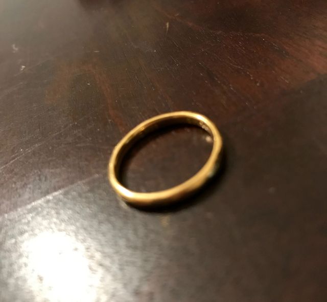 ゴールドの指輪