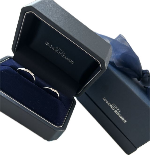 届いて開けた時の写真です。
箱も高級感があってよいです！