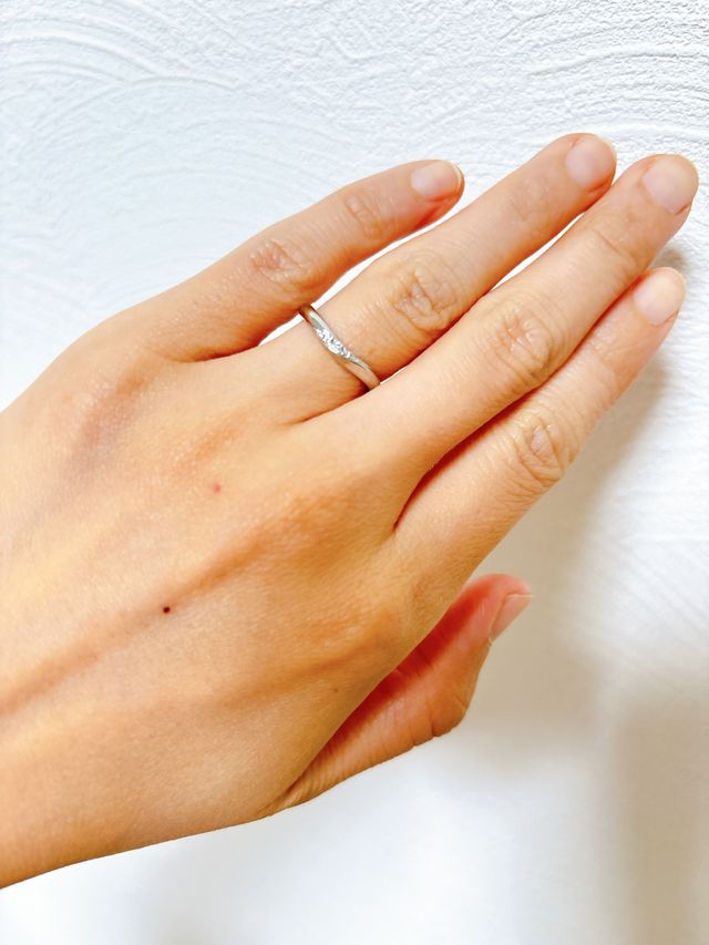 指が綺麗に見えるデザインに惚れて購入しました！