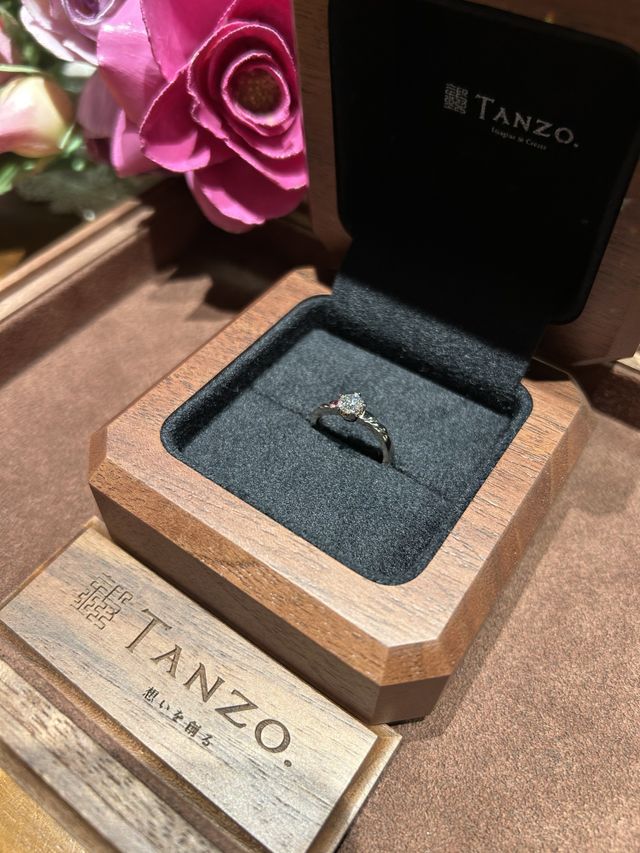 S字LINEで1番上の爪をハート。
サイドはモコモコ羽。