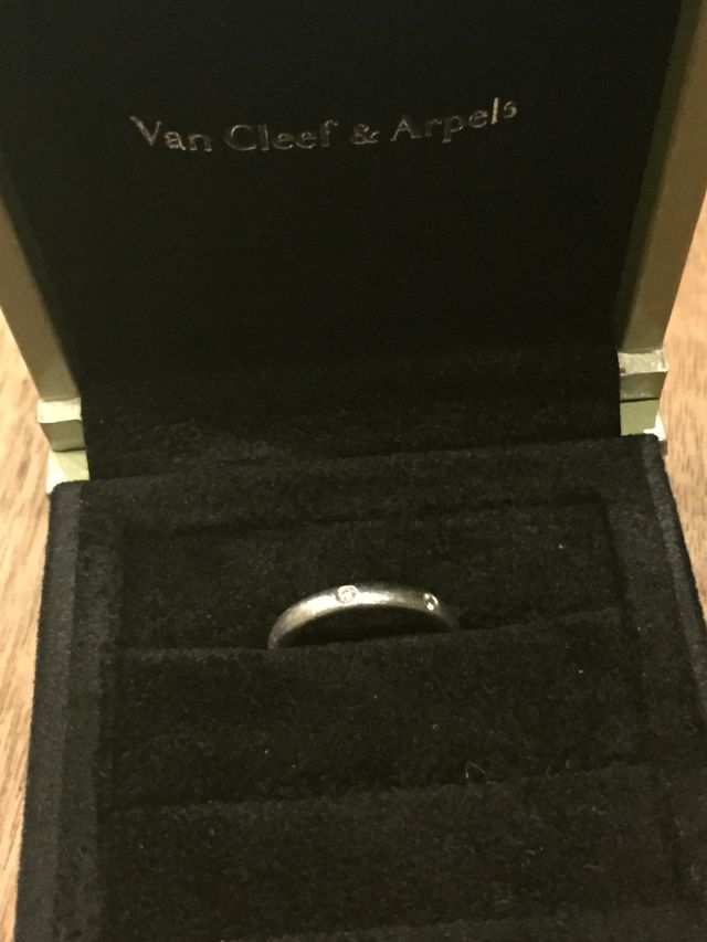 ダイヤが三石入ってもシンプル