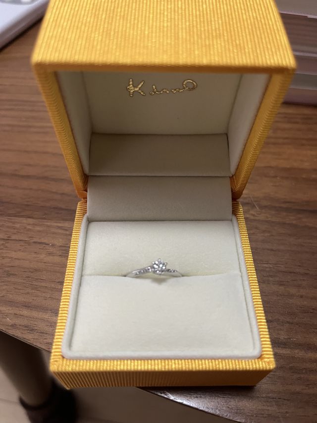 婚約指輪です。