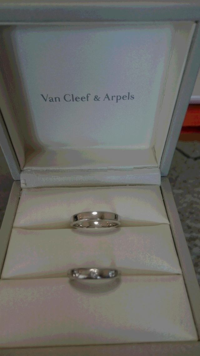 特にペアリングというわけではないですが結婚指輪です