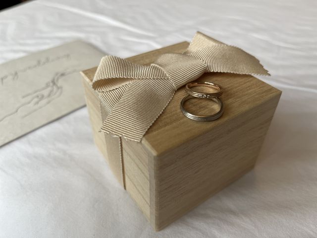 指輪が入っている木箱とリボンもかわいいです！