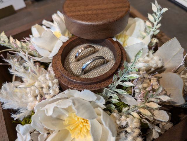 完成品を、撮影のために飾り付けてくれます。