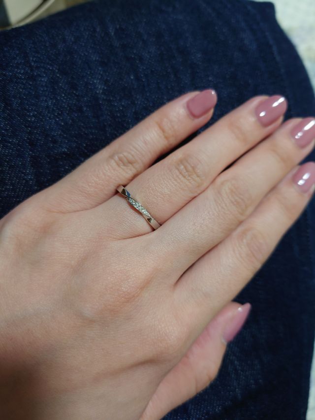 ダイヤがとてもキラキラしていて素敵です！