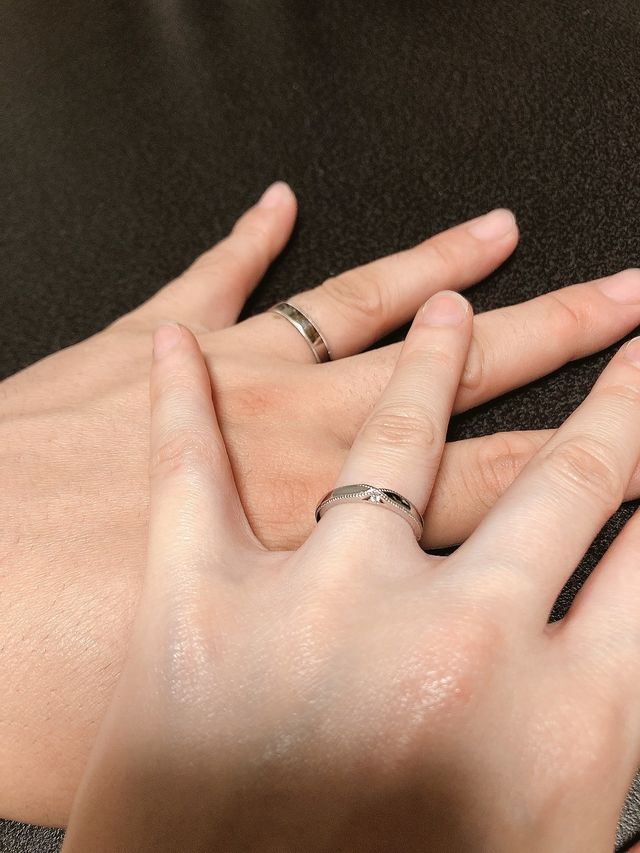 ミル打ちのペア指輪を購入しました。