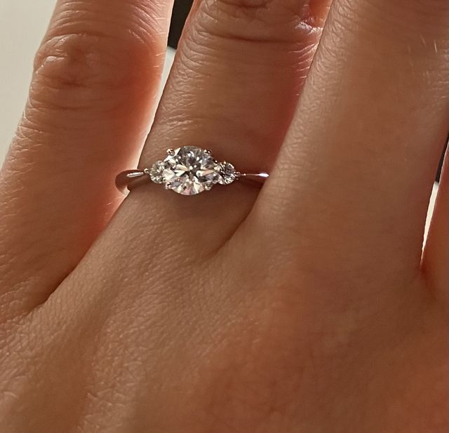 キラキラと輝くのが特徴です。