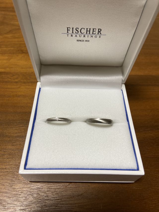 マット加工ですが縁のラインが光っているため綺麗です！