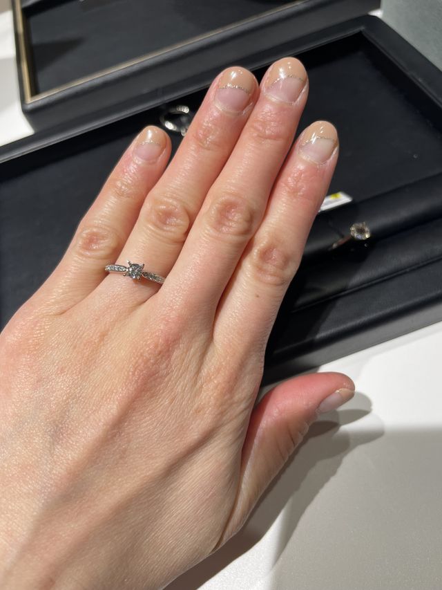 シンプルながらも派手過ぎない物を探しておりました。豪華です。