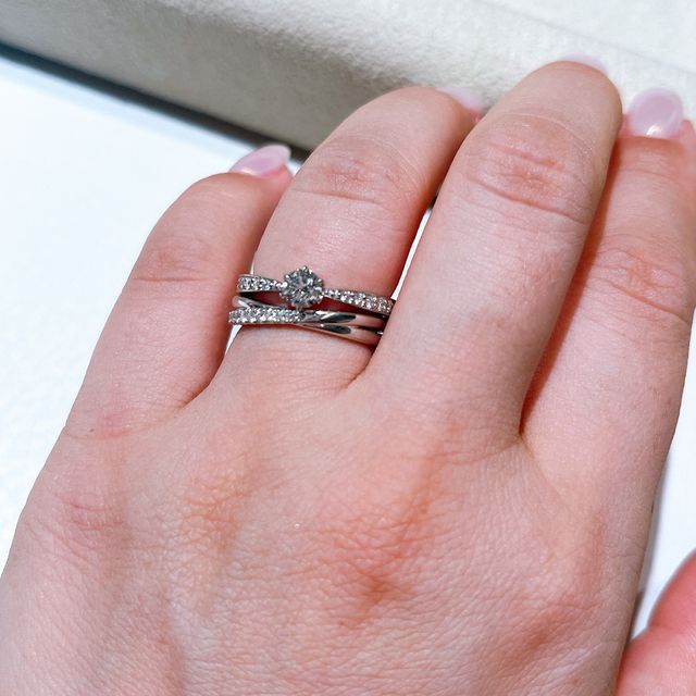 手持ちの婚約指輪と(別のブランドです)