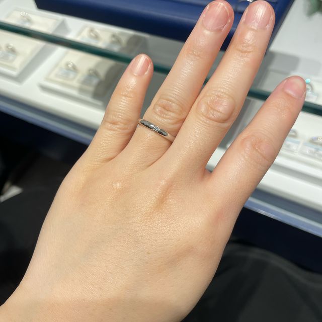 存在感のあるダイヤモンドが真ん中についている可愛いリング