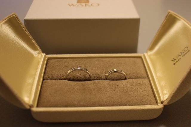 この様なケースに入れてくださいます。