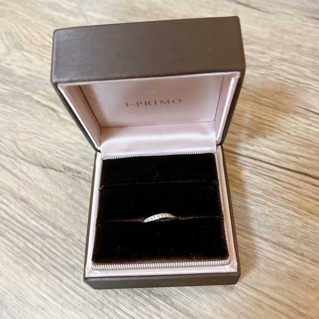 小さなダイヤがとても可愛いです。