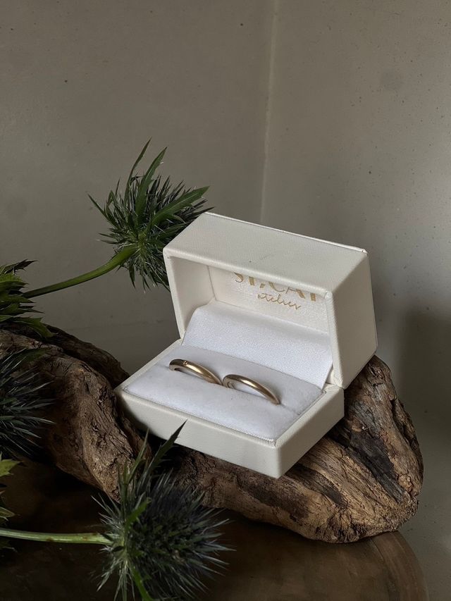 丸みがあってマットでラフなデザイン