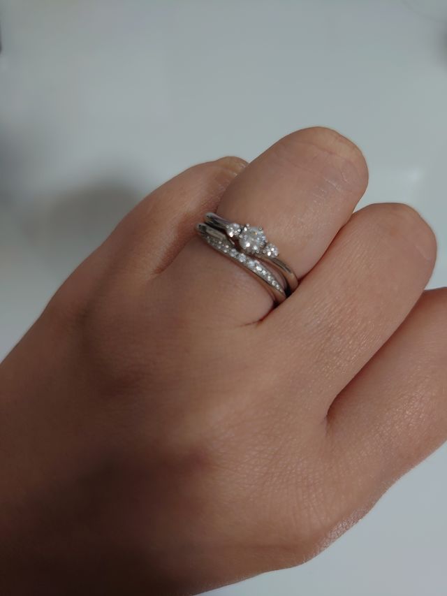 どちらもシンプルでつけやすいです