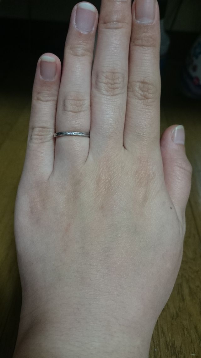 フラッシュをつけずに撮影した指輪の写真です。