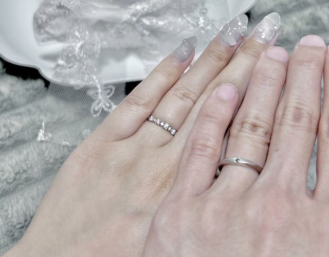 左側の指輪になります