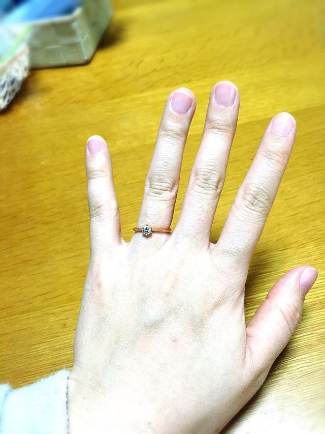 婚約指輪（装着イメージ）