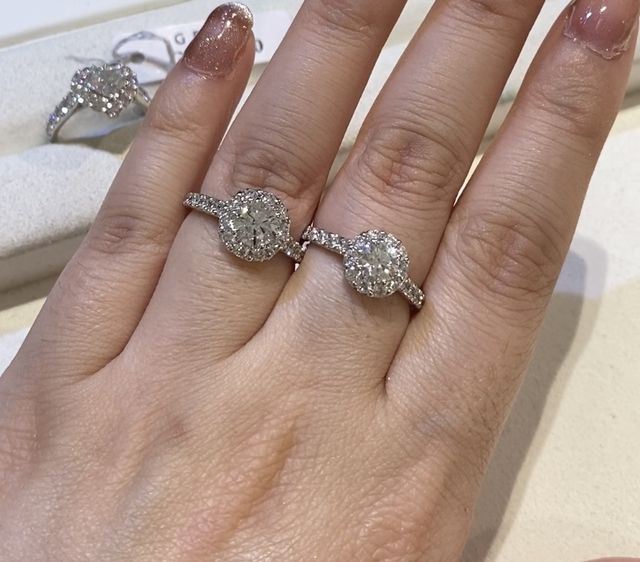 ダイヤモンドの輝きが際立つ