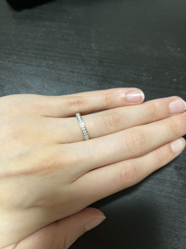 光に当たるとキラキラとして凄く素敵です。