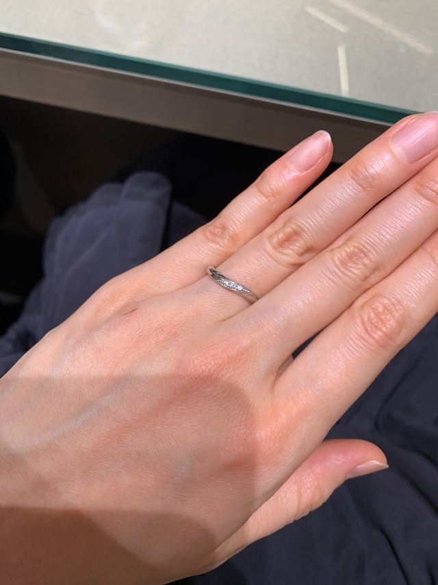 指が長く見えるウェーブ型