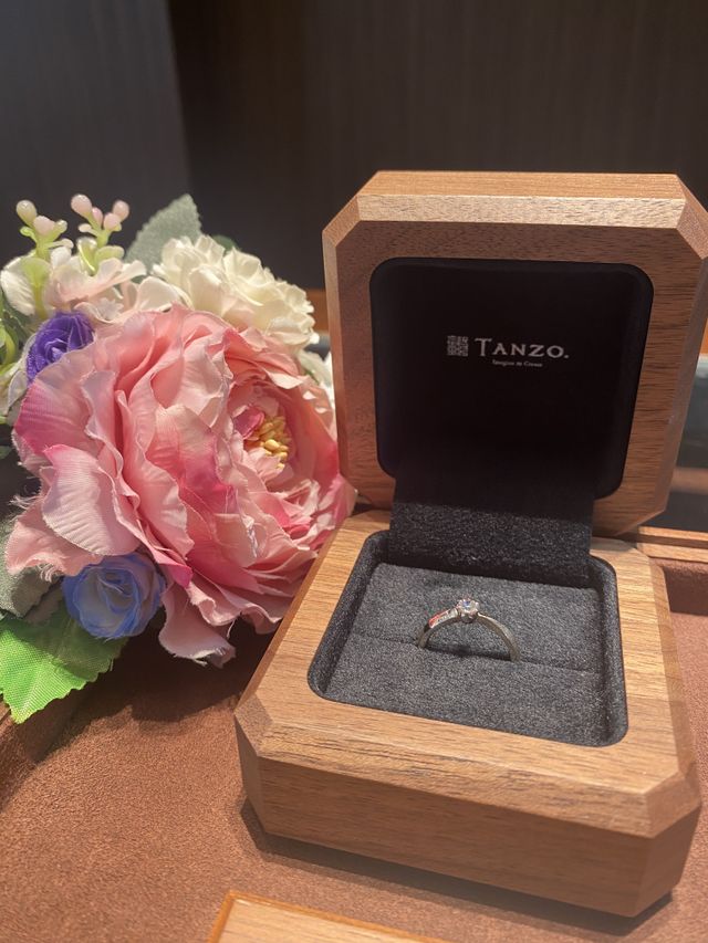 婚約指輪とケース