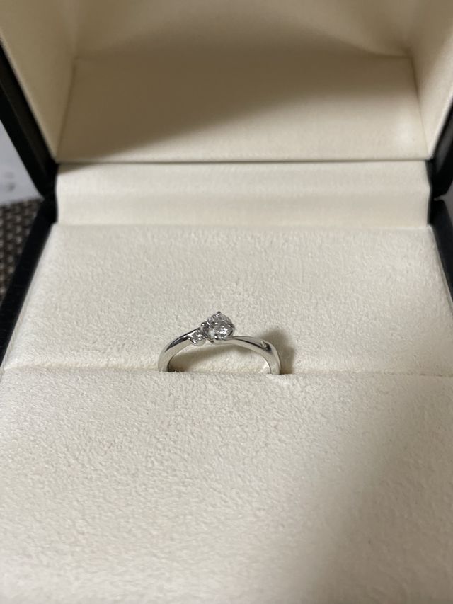 婚約指輪とてもキレイです。