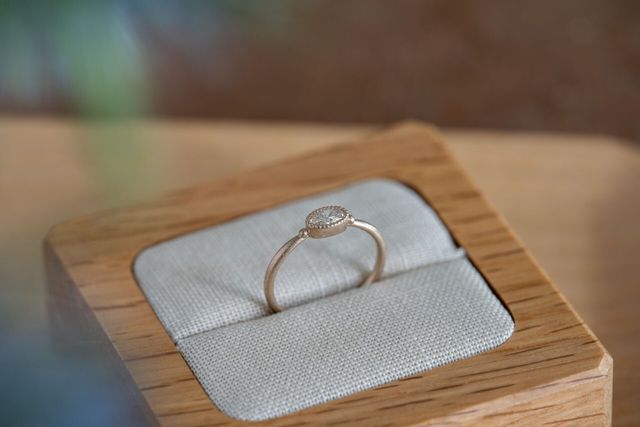 シャンパンゴールドの婚約指輪