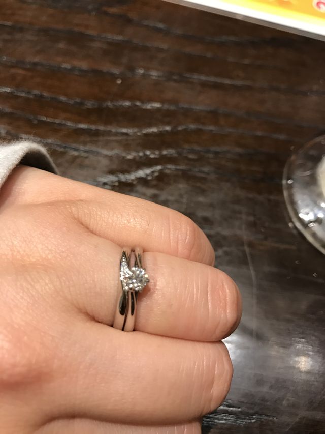 婚約指輪との重ねづけ