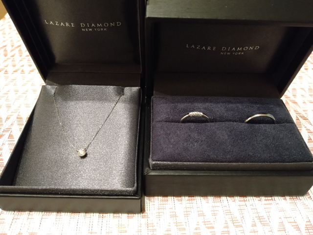 結婚指輪と婚約ネックレス