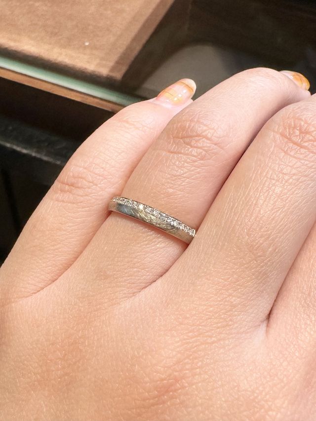 ゴールドに和紙加工のものを試着しました