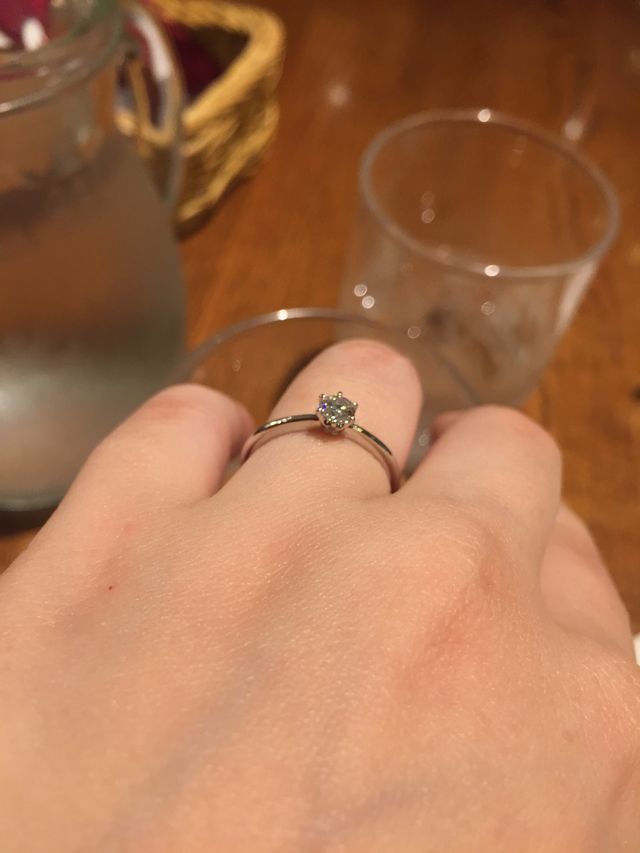 花見の時にもらって、ディナーの時にはめた写真です。