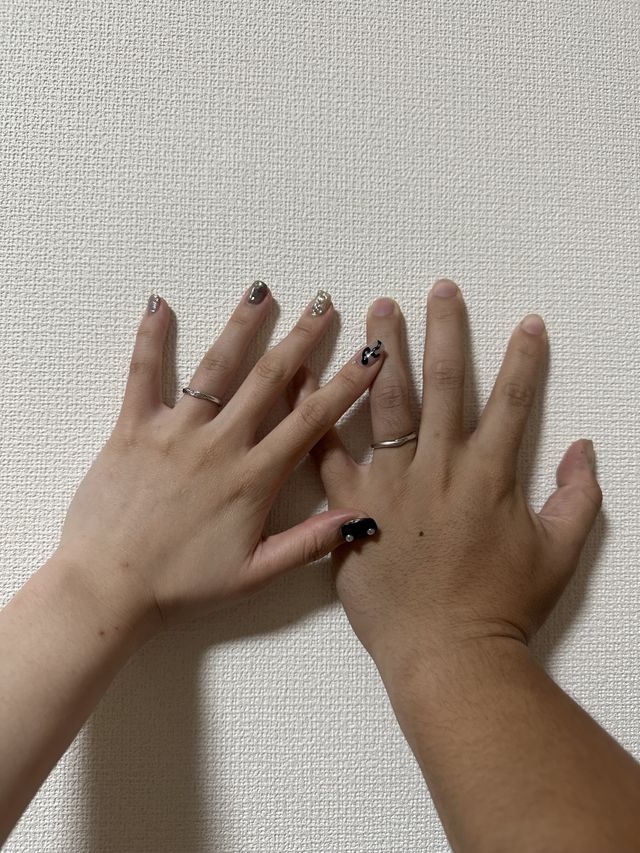 指輪を受け取って2人で早速つけました。