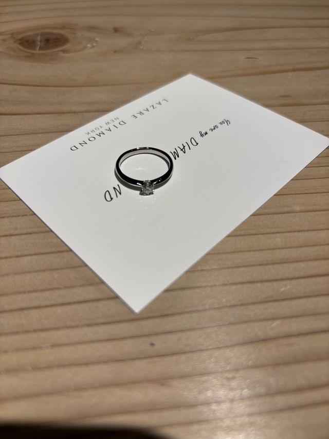 指輪をおいて撮った写真