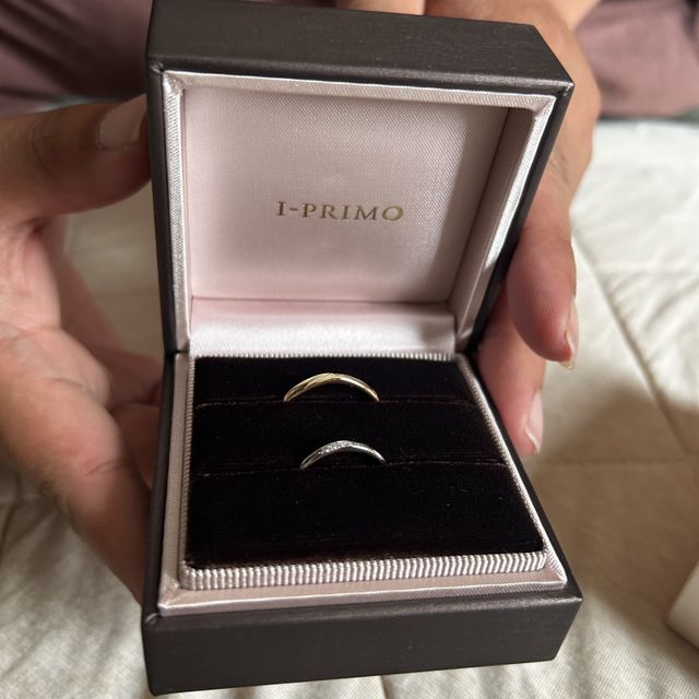 デザインはペアで、夫はゴールド私はプラチナにしました。