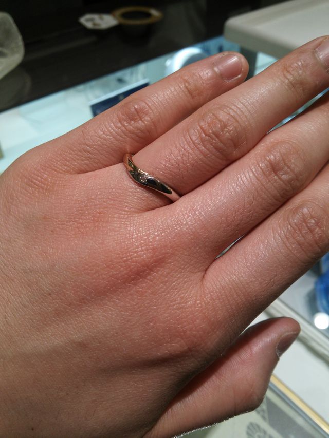 美女と野獣デザインの男性用指輪です。