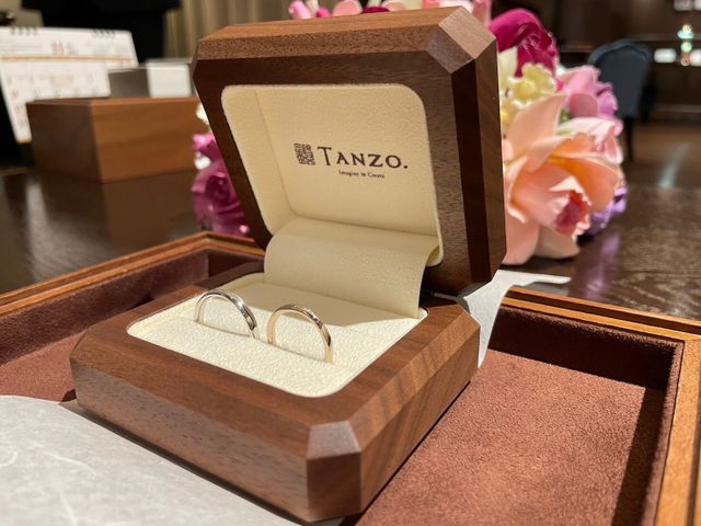 指輪はもちろん、その箱にもこだわりがつまっています。