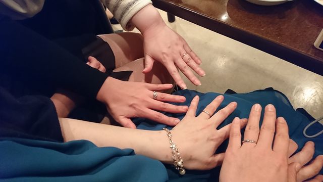 一番手前の指輪です。