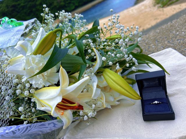 海辺でサプライズでプロポーズしてくれました!!♡